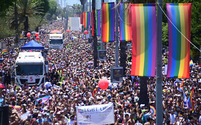 Défilé de la Gay Pride à Tel Aviv, le 10 juin 2022. (Crédit: Tomer Neuberg/Flash90)