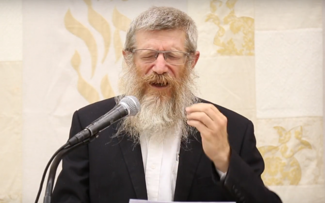 Le rabbin Tzvi Kustiner. (Crédit: Capture d'écran YouTube)