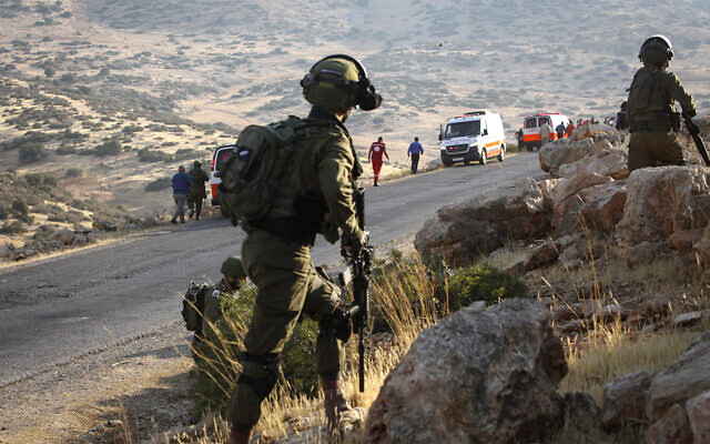 Illustration : Des manifestants palestiniens affrontent les troupes israéliennes dans la vallée du Jourdain, le 31 juillet 2021. (Crédit: Nasser Ishtayeh/Flash90)
