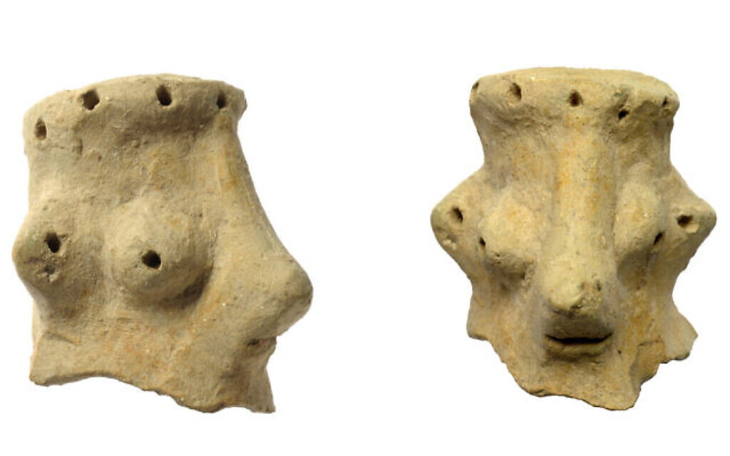 Le visage de Yahvé ? Vues d’une tête d’argile datée du 10e siècle avant notre ère, trouvée à Khirbet Qeiyafa (Crédit : Clara Amit, Autorité des antiquités d’Israël)