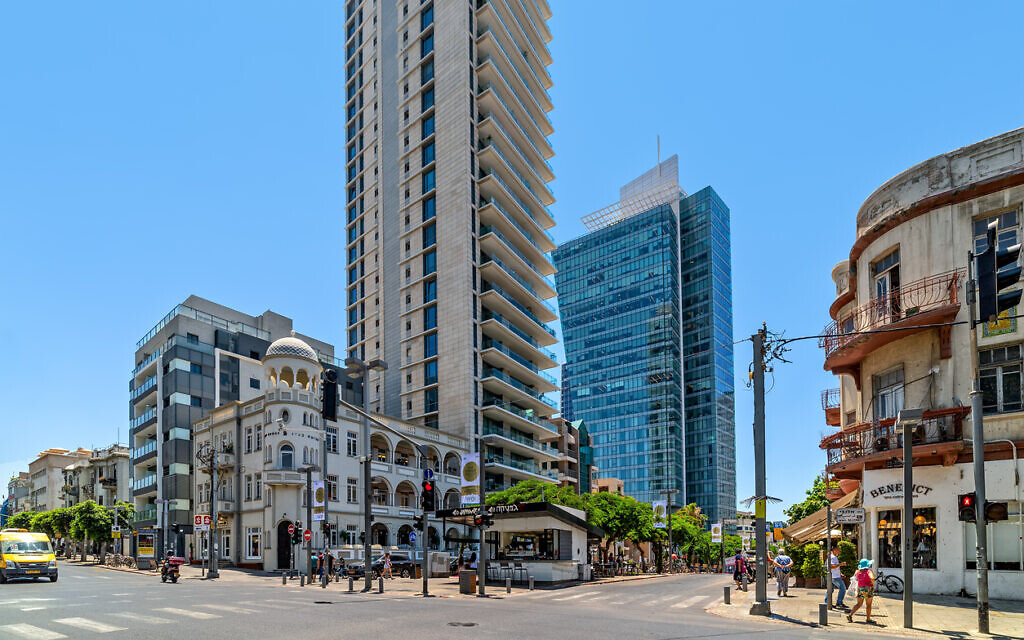 Une vue d'un carrefour de la rue Allenby, à Tel Aviv. (Crédit: rglinsky via iStock by Getty Images)