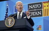 Le président des États-Unis, Joe Biden, prend la parole lors d’une conférence de presse, le dernier jour du sommet de l’OTAN à Madrid, le jeudi 30 juin 2022. (Crédit : AP Photo/Susan Walsh)
