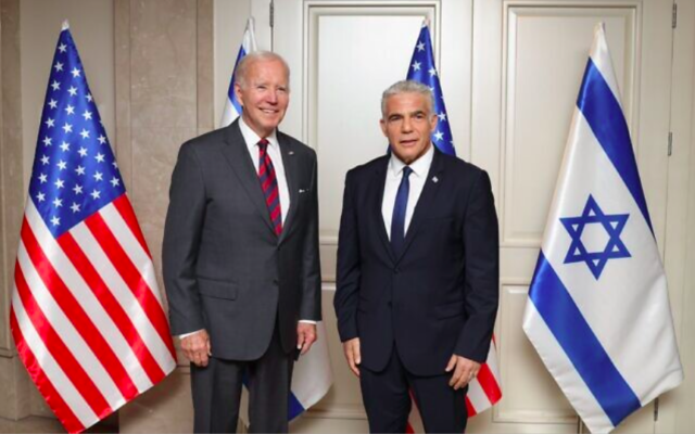 Le président américain Joe Biden et le Premier ministre Yair Lapid se rencontrent à Jérusalem, le 14 juillet 2022 (Crédit : Kobi Gideon / GPO)