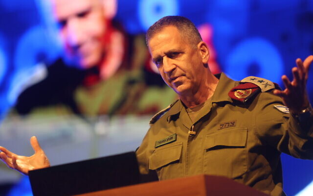 Le chef d'État-major Aviv Kohavi lors d'une conférence à Modiin, le 12 juin 2022. (Crédit : Flash90)
