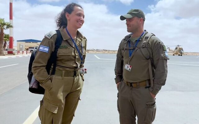 Deux officiers israéliens sont vus lors de l'exercice 2022 "African Lion" qui s'est tenu au Maroc et dans des pays voisins, en juin 2022. (Crédit: Forces armées royales marocaines)