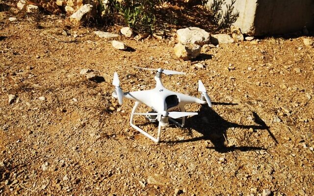 Un drone appartenant probablement au groupe terroriste libanais Hezbollah a été abattu par Tsahal à la frontière avec le Liban, le 18 juillet 2022. (Crédit : Tsahal)