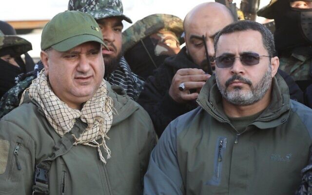 Les hauts commandants palestiniens du Jihad islamique Khaled Mansour, à droite, et Tayseer Jabari, à gauche, sur une photo non datée. Les deux hommes ont été tués lors de frappes aériennes israéliennes distinctes les 5 et 6 août 2022. (Crédit : Ashraf Amra)
