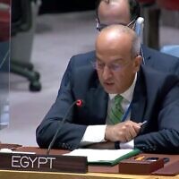 L'ambassadeur égyptien à l'ONU Osama Abdel Khalek s'adresse au Conseil de sécurité le 8 août 2022. (Crédit : Capture d'écran/UN TV)