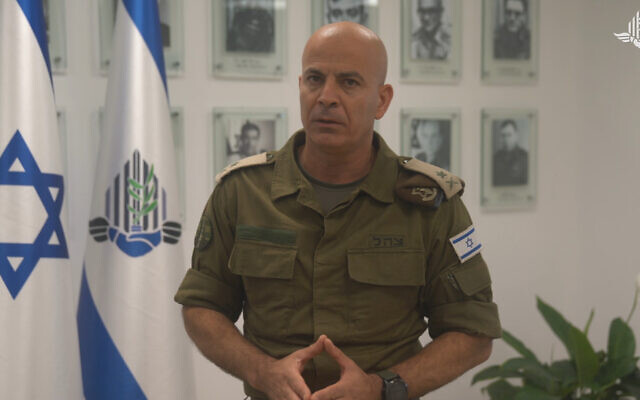 Le chef du COGAT, le général de division Ghassan Alian, dans un message vidéo adressé aux habitants de Gaza le 5 août 2022. (Crédit : Capture d'écran/COGAT)