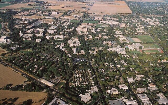 Vue aérienne du campus de l'université de Californie, à Davis. (Crédit : Wikipedia/Arlen/CC BY)