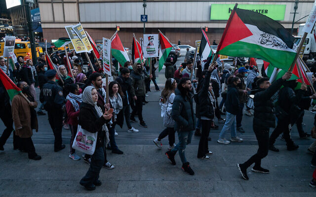 Illustration : Des activistes pro-palestiniens et anti-israéliens dans la ville de New York, le 30 mars 2022. (Crédit : Luke Tress/Flash90)