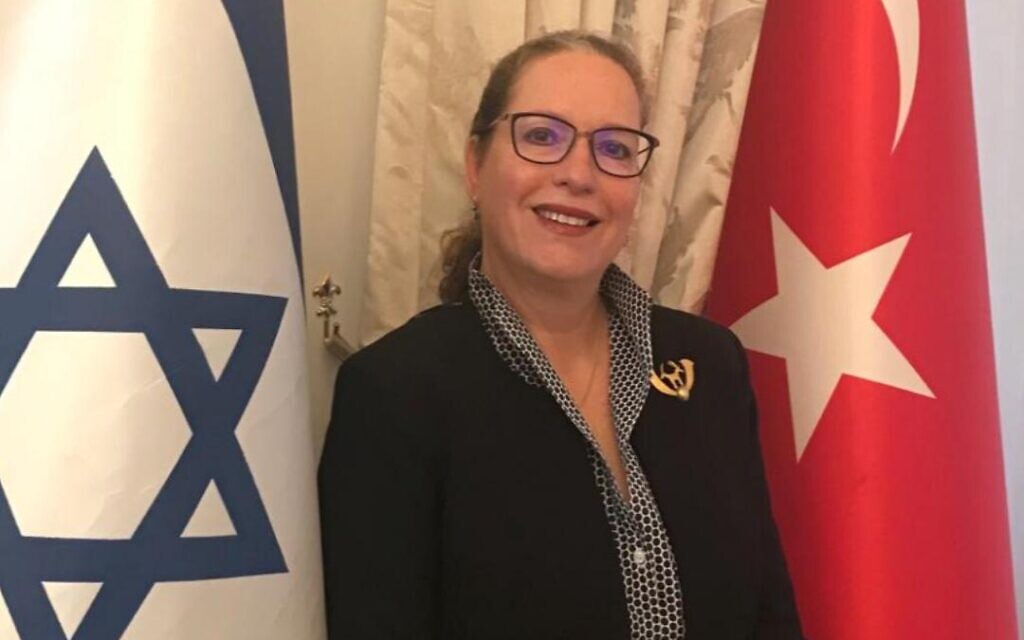 La chargée d'affaires israélienne en Turquie Irit Lillian (Crédit : ministère des Affaires étrangères)