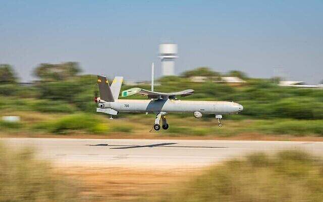 Un drone Elbit Hermes 450 s'apprête à atterrir sur la base aérienne de Palmachim, lors de l'opération Aube au début du mois d'août 2022. (Crédit : Armée israélienne)