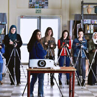 Photo du film 'Cinéma Sabaya', l'histoire de huit femmes arabes et juives qui participent à un atelier de cinéma, en lice pour 12 récompenses lors de la prochaine cérémonie des Ophir, le 18 Septembre  (Courtoisie : Ella Barak)