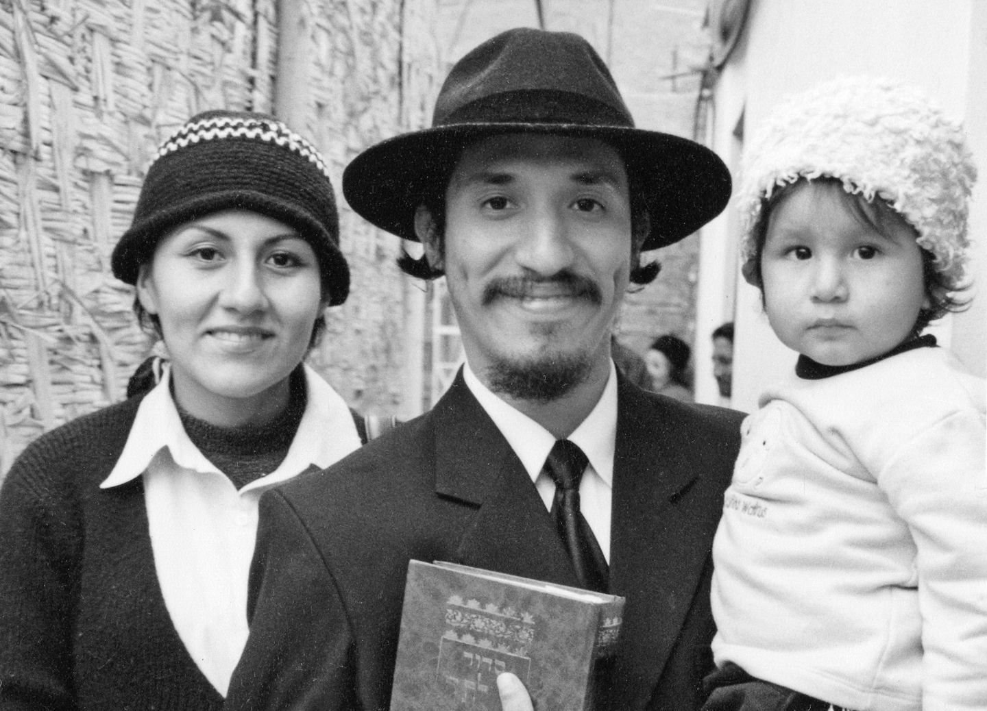 Iosef Sánchez, un Juif inca, avec sa famille à Los Olivos, à Lima, au Pérou, en 2004. (Autorisation :  Graciela Mochkofsky)