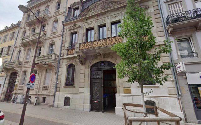 L’école loubavitch Beth Hanna, à Strasbourg, devant laquelle un homme juif orthodoxe a été agressé à vélo, le 4 septembre 2022. (Crédit : capture d’écran Google Maps)
