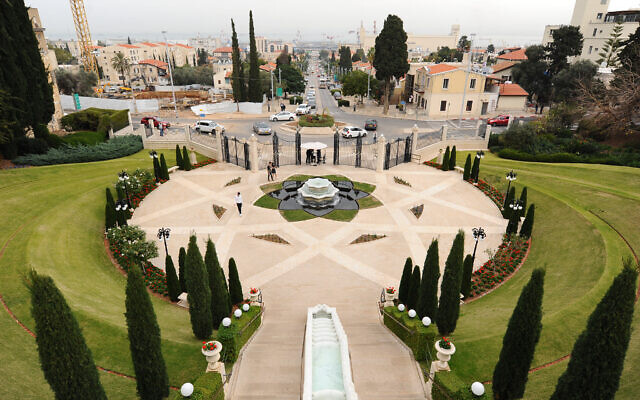 Les jardins de Bahaï, situés sur le Mont Carmel, dans la ville de Haïfa, au nord d'Israël. (Crédit : Mendy Hechtman/FLASH90)