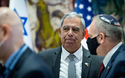 Le président de la Knesset Mickey Levy lors de la conférence de la CoP (Conference of Presidents of Major American Jewish Organizations) à Jérusalem, le 22 février 2022. (Crédit :  Yonatan Sindel/Flash90)