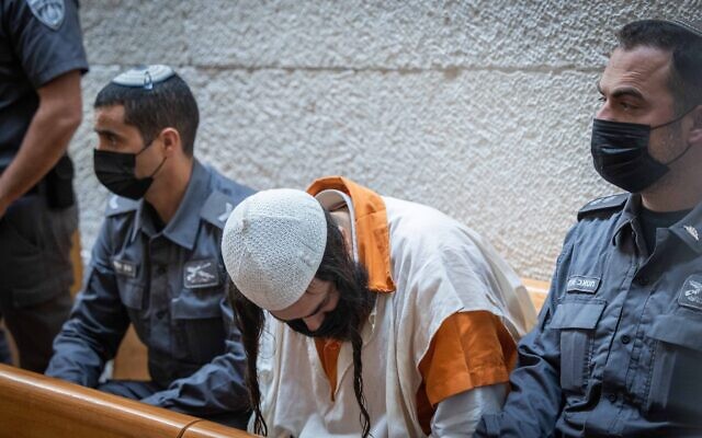 Amiram Ben Uliel, condamné pour l'incendie criminel de Douma en juillet 2015, au cours duquel trois membres de la famille Dawabsha ont été tués, lors d'une audience pour son appel, à la Cour suprême, à Jérusalem, le 7 mars 2022. (Crédit : Yonatan Sindel/Flash90)