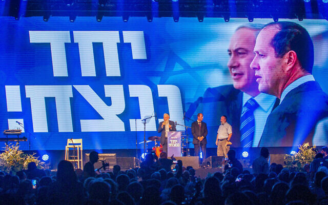 Le député du Likud Nir Barkat lors d'un événement du nouvel an pour ses partisans à Tel Aviv, le 19 septembre 2022. (Crédit : Flash90)