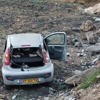 Des soldats israéliens sur les lieux d'une attaque présumée à la voiture bélier à Huwara, dans le nord de la Cisjordanie, le 22 septembre 2022. (Crédit : Réseaux sociaux)