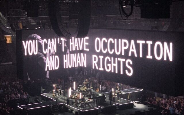 Des images anti-occupation au concert de Roger Waters au Madison Square Garden de New York, le 30 août 2022. (Crédit : August Jordan Hoffman)