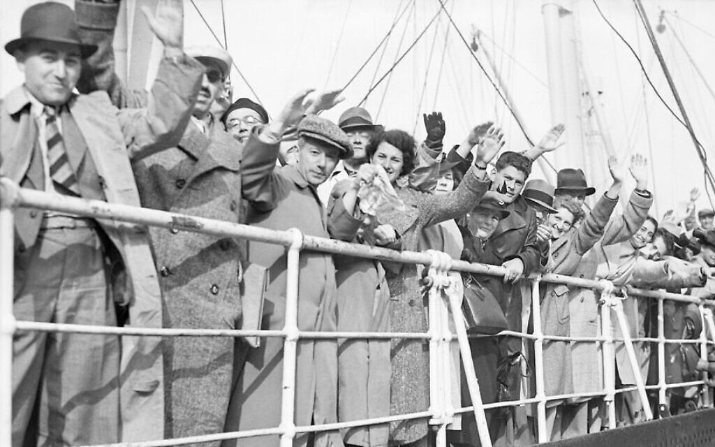 Des réfugiés juifs allemands à bord du MS St. Louis, le 29 juin 1939. (Crédit : Domaine public)