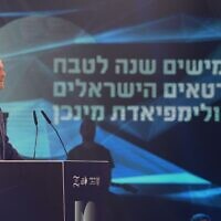 le président Isaac Herzog lors d'une cérémonie marquant le 50e anniversaire de l'attentat meurtrier commis par des terroristes palestiniens contre l'équipe olympique israélienne aux Jeux olympiques de Munich à Tel Aviv, en Israël, le 21 septembre 2022. (Crédit : Amos Ben-Gershom/GPO)