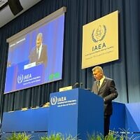 Le directeur de la Commission israélienne de l’énergie atomique, Moshe Edri, s'adressant à la Conférence générale annuelle de l’AIEA à Vienne, le 28 septembre 2022. (Autorisation)