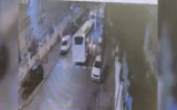 Des images de caméras de sécurité montrant les explosifs lancés sur un bus passant devant l'hôpital Makassed, à Jérusalem-Est, le 7 septembre 2022. (Crédit : Police israélienne)