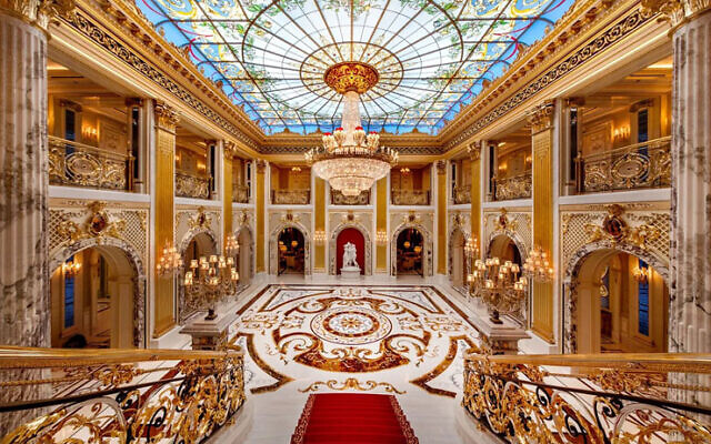 Le hall d’entrée du manoir de Valery Kogan à Césarée (Crédit : Sotheby International Realty)
