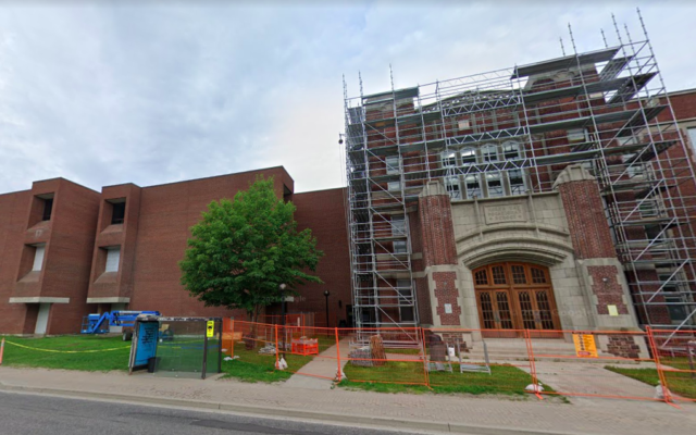 L’École secondaire catholique Algonquin de North Bay, dans l’Ontario, au Canada. (Crédit : Google Maps)