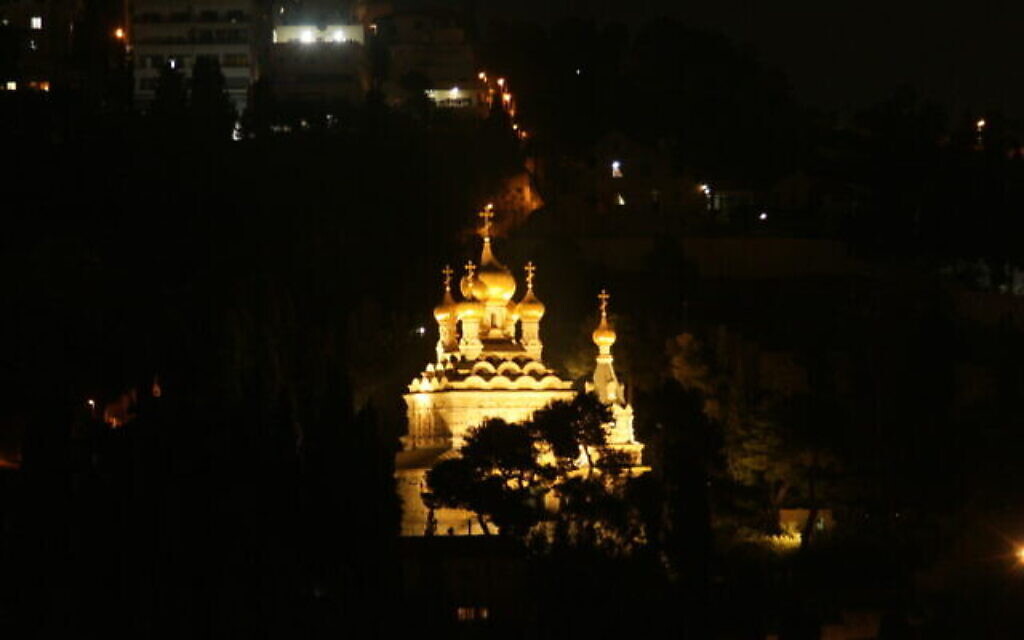 L’église Marie-Madeleine, sur le mont des Oliviers, à Jérusalem. (Crédit : Shmuel Bar-Am)