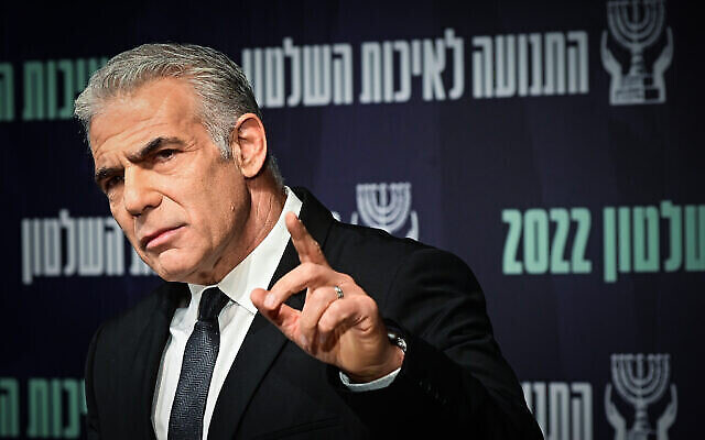 Le Premier ministre Yair Lapid s'exprime lors de la conférence du Mouvement pour un gouvernement de qualité à Tel Aviv, le 25 octobre 2022. (Crédit 
: Avshalom Sassoni/Flas90)