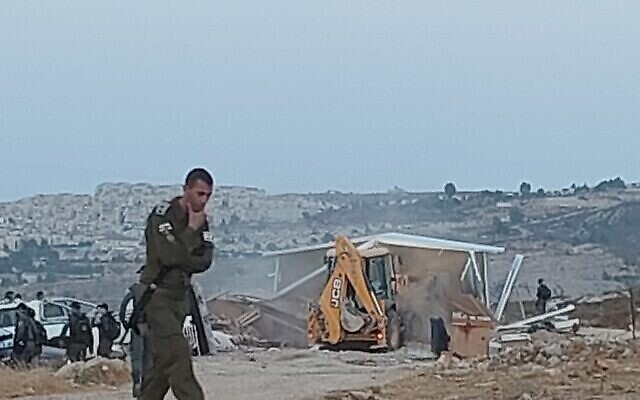 Démolition de l’avant-poste de Ramat Migron en Cisjordanie, le 30 août 2022. (Avec la permission des résidents de Ramat Migron)