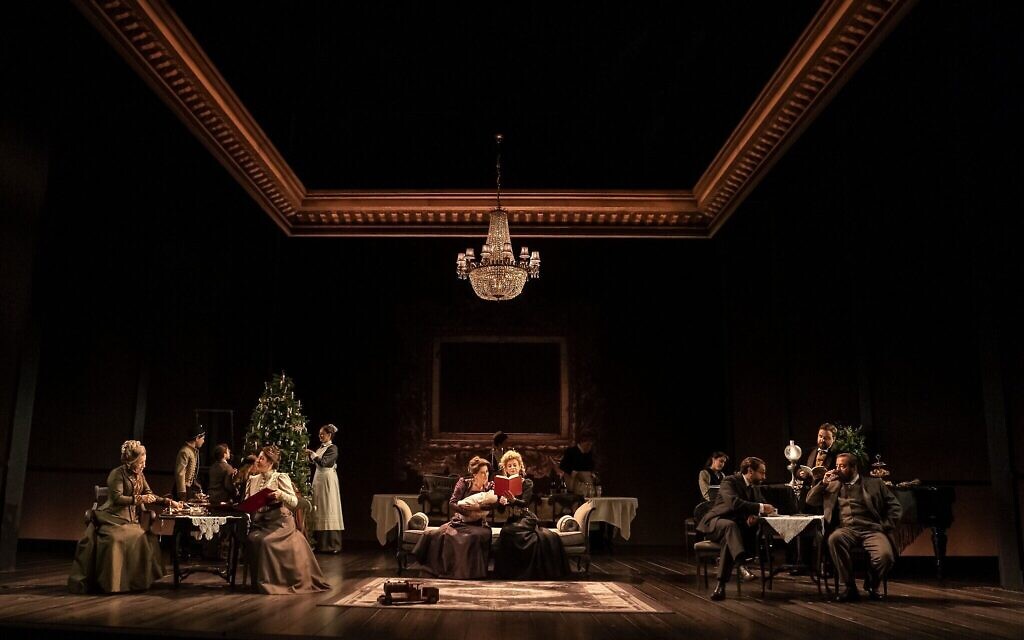 Une scène de la production de Broadway de la pièce de Tom Stoppard "Leopoldstadt", qui se concentre sur plusieurs générations d'une famille juive viennoise. (Crédit : Joan Marcus via JTA)