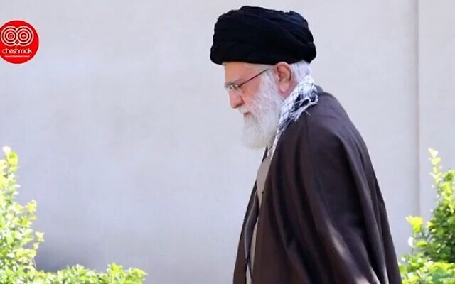 Le dissident et religieux iranien Ali Tehrani, beau-frère du guide suprême Ali Khamenei, décédé à Téhéran à l'âge de 96 ans, le 20 octobre 2022. (Crédit : Youtube)