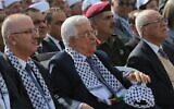 Le président de l'AP Mahmoud Abbas et le Premier ministre de l'AP Rami Hamdallah pendant une cérémonie marquant le dixième anniversaire de la mort de feu le leader palestinien Yasser Arafat à Ramallah, en Cisjordanie, le 11 novembre 2014. (Crédit :  AFP PHOTO / ABBAS MOMANI)
