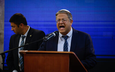 Le chef du parti Otzma Yehudit, le député Itamar Ben Gvir lors d'une cérémonie en l'honneur du défunt leader extrémiste juif, le rabbin Meir Kahane, à Jérusalem, le 10 novembre 2022. (Crédit : Olivier Fitoussi/Flash90)