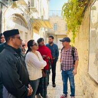 Un groupe de musulmans américains en voyage organisé par Sharaka visite Israël, novembre 2022. (Crédit : Autorisation)