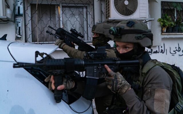 Des soldats israéliens opérant en Cisjordanie, le 17 novembre 2022. (Crédit : Armée israélienne)