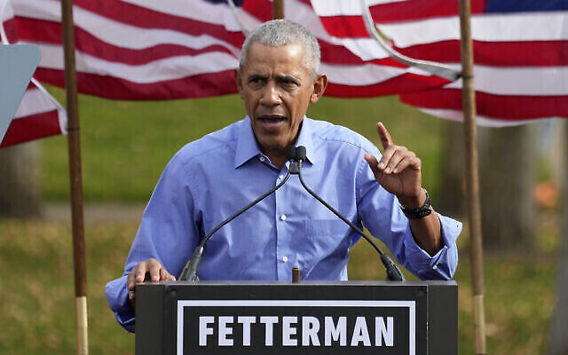 L’ex-président Barack Obama prend la parole lors d’un rassemblement de campagne en faveur du lieutenant-gouverneur de Pennsylvanie. John Fetterman, candidat Démocrate au Sénat américain, à Pittsburgh, le 5 novembre 2022. (Crédit : AP Photo/Gene J. Puskar)
