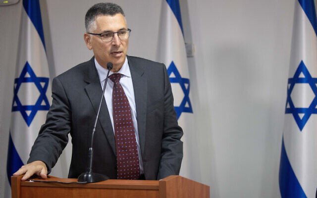 Le ministre de la Justice Gideon Saar assiste à une cérémonie au ministère de la Justice à Jérusalem, le 28 juin 2021. (Crédit 
: Yonatan Sindel/Flash90)