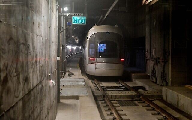 La nouvelle station de métro Allenby de la ligne Rouge à Tel Aviv, le 23 juin 2022. Une partie du réseau de transport en commun est souterraine. (Crédit : Avshalom Sassoni/Flash90)