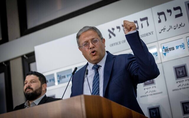 Le chef d'Otzma Yehudit, le député Itamar Ben Gvir, après une rencontre avec Isaac Herzog à la résidence du président, à Jérusalem, le 10 novembre 2022. (Crédit : Yonatan Sindel/Flash90)
