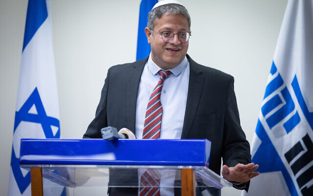 Le leader d'Otzma Yehudit, Itamar Ben Gvir, lors d'une réunion de faction à la Knesset, le 21 novembre 2022. (Crédit : Yonatan Sindel/Flash90)