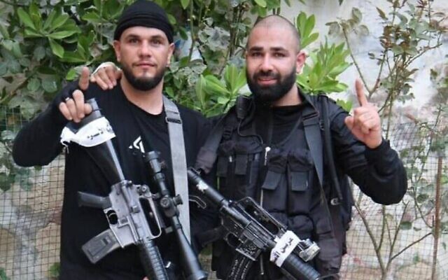 Farouk Salameh (à droite) avec Wadee al-Houh (à gauche), l'ancien chef du La Fosse aux Lions basé à Naplouse. Salameh a été tué dans un raid israélien à Jénine le 3 novembre 2022, et al-Houh a été tué dans un raid similaire à Naplouse le 25 octobre 2022. (Réseaux sociaux)