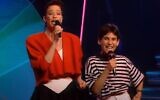 Galit Burg, à gauche, et Gili Netanel chantant lors de l'Eurovision 1989. (Crédit : YouTube)