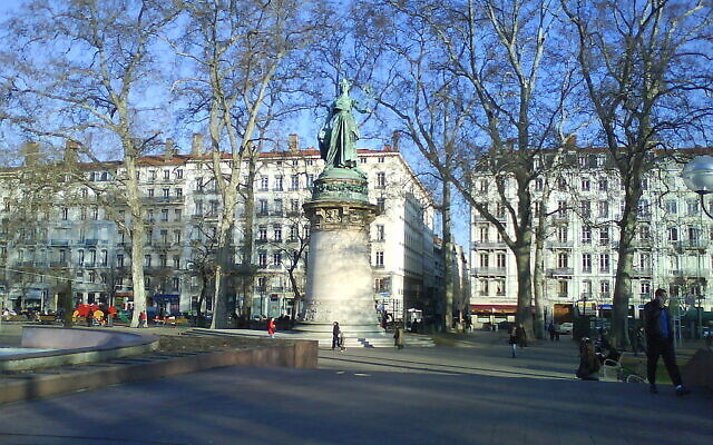 La statue de la République, place Carnot, à Lyon. (Crédit : Jean-Louis Lascoux / CC BY-SA 3.0)