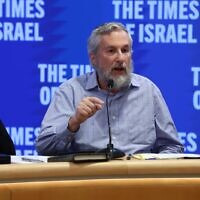Le professeur Moshe Koppel lors d'un événement ToI Live à l'Institut israélien de la démocratie, à Jérusalem, le 15 décembre 2022. (Crédit : Oded Antman/IDI)